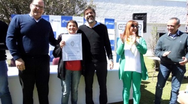 Tordillo: el intendente Olivera y Carlos Bianco entregaron escrituras