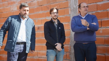 Tordillo: el ministro Simone recorrió la obra de construcción de 84 viviendas