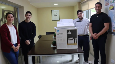 Pila: el intendente entregó insumos al Centro de Estudiantes Universitarios