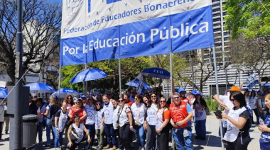 Los gremios docentes también le piden paritarias a Axel Kicillof
