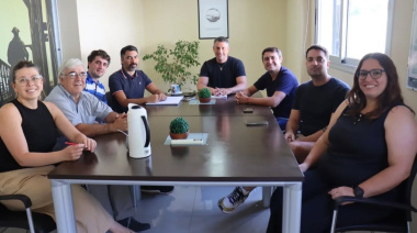 Pila: encuentro de Walker con consejeros escolares y autoridades educativas