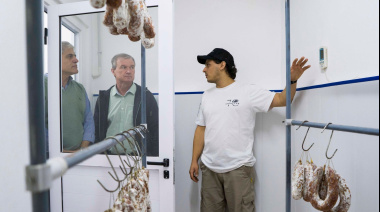 Monte: el intendente recorrió el primer emprendimiento charcutero habilitado en la ciudad