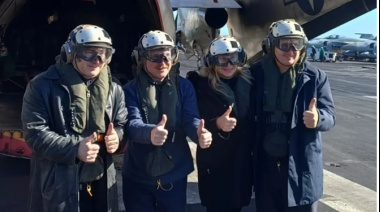 Milei voló a un portaaviones nuclear de EEUU y se entrevistó con un alto mando militar