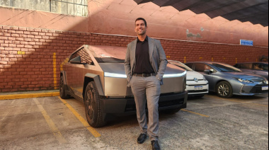 Polémica en el Congreso: un diputado libertario llegó en una Tesla Cybertruck de más de 100 mil dólares