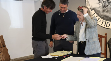 Pila: familias firmaron el título de su vivienda