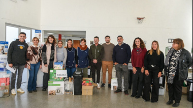 Castelli recibió equipamiento del SAE para instituciones educativas del distrito