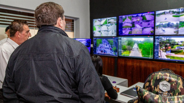 Las Flores: el intendente recorrió las instalaciones del nuevo Centro de Monitoreo