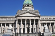 Dura derrota de Milei en el Senado: son ley el paquete previsional completo y la emergencia en discapacidad