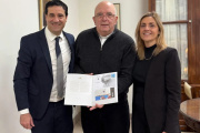 Maximiliano Abad presentó en Mar del Plata el sello postal en homenaje al Papa Francisco