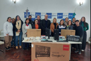 Tordillo: Héctor Olivera entregó equipamiento a instituciones educativas
