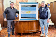 Las Flores: veterano de la guerra de Malvinas entregó al intendente una Bandera de Honor