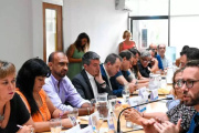 La Provincia llamó para este jueves a los estatales bonaerenses a negociar salarios