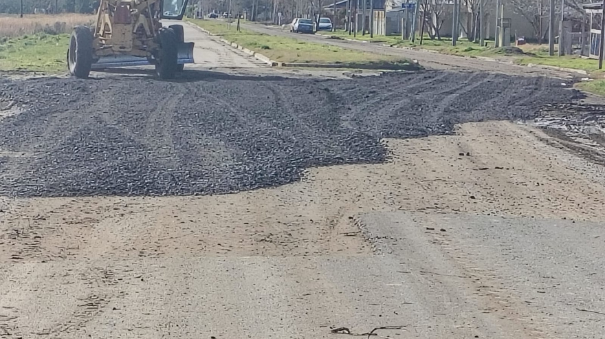 Continúan las tareas de bacheo y mantenimiento urbano en la ciudad de Tordillo