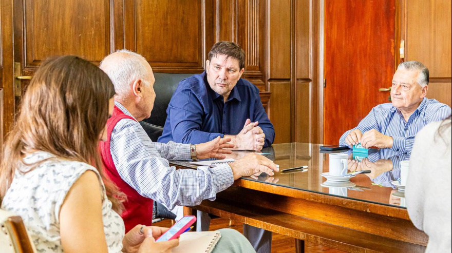Las Flores: Gelené y Blanstein recibieron a profesionales que realizan estudios hidráulicos para mejorar las cuencas de arroyos de la zona